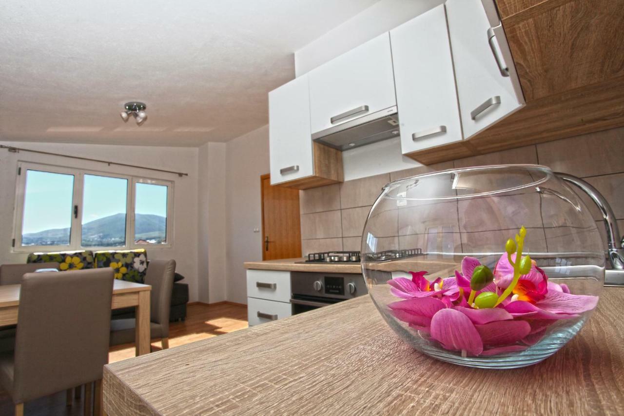Apartments Ukic Kaštela 外观 照片